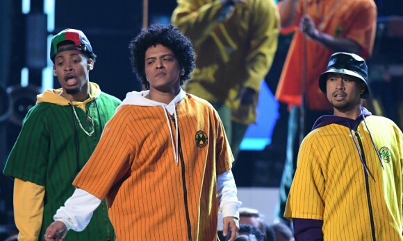 image: Full pott for Bruno Mars under nattas Grammy-utdeling